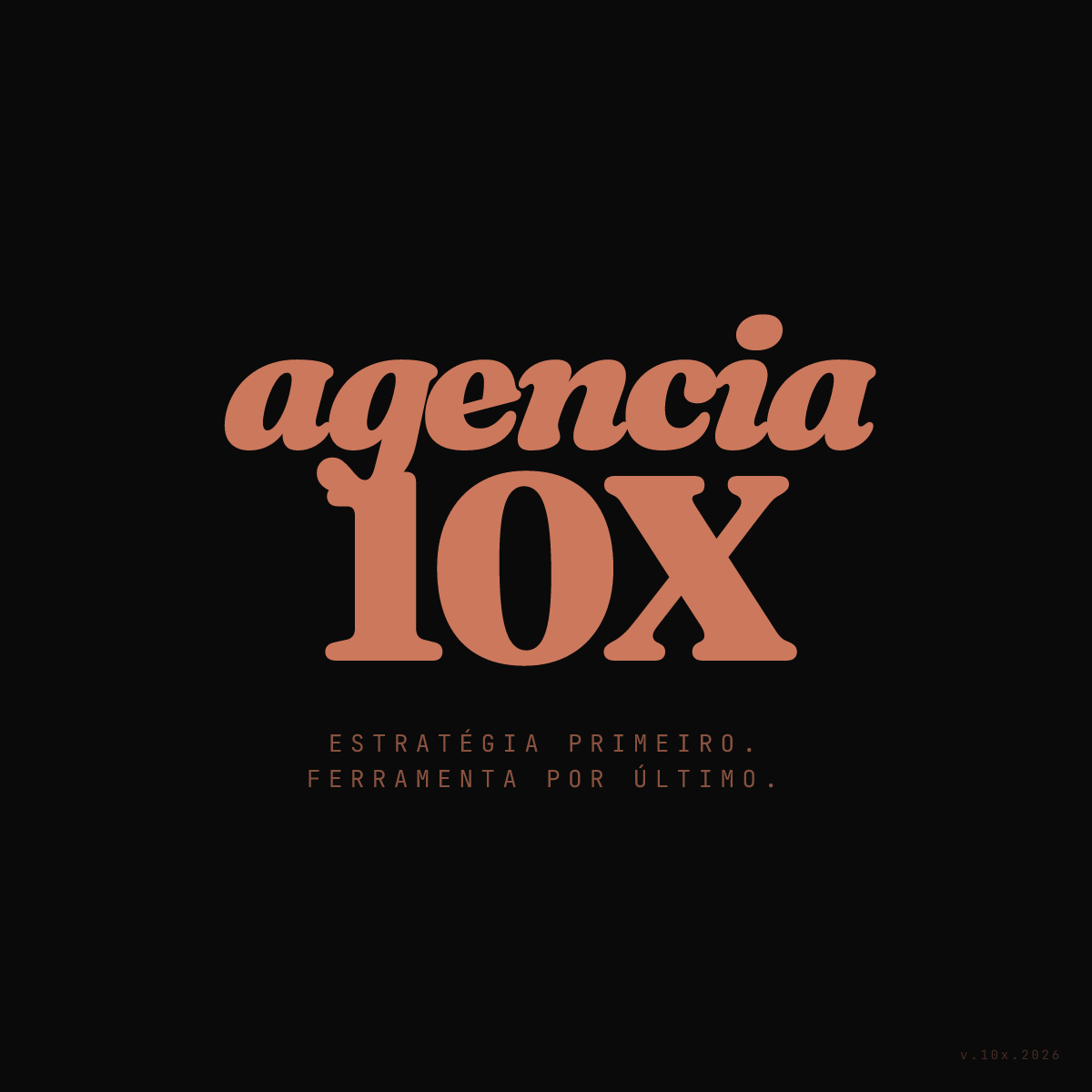 Wordmark Coral + Claim Estrategia